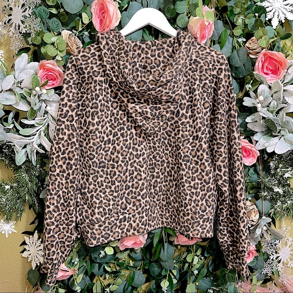 Leopard Long Sleeve Button Up Hoodie - Picture 7 of 8